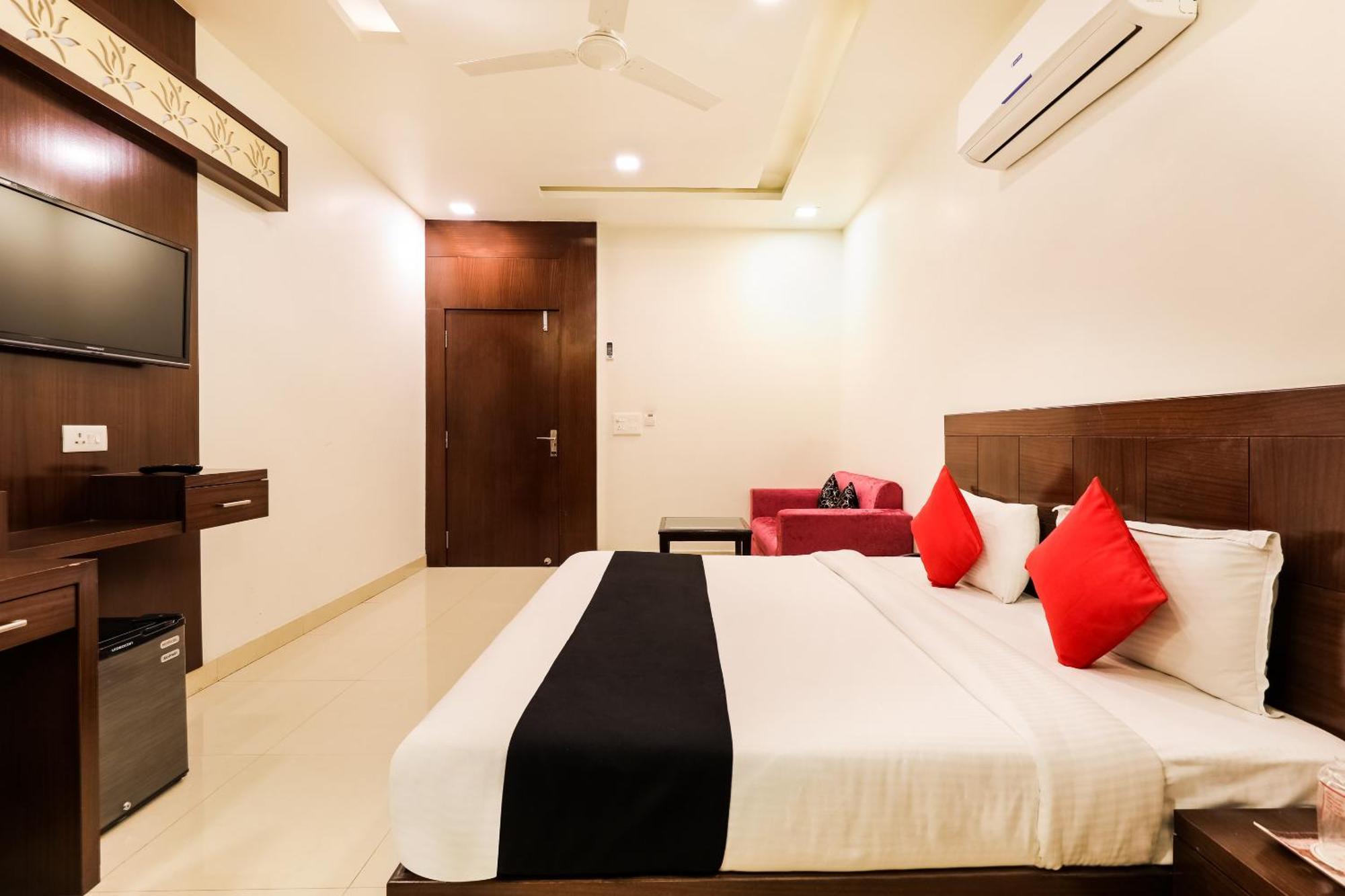 Super Townhouse Lalghati Near Airport 보팔 외부 사진