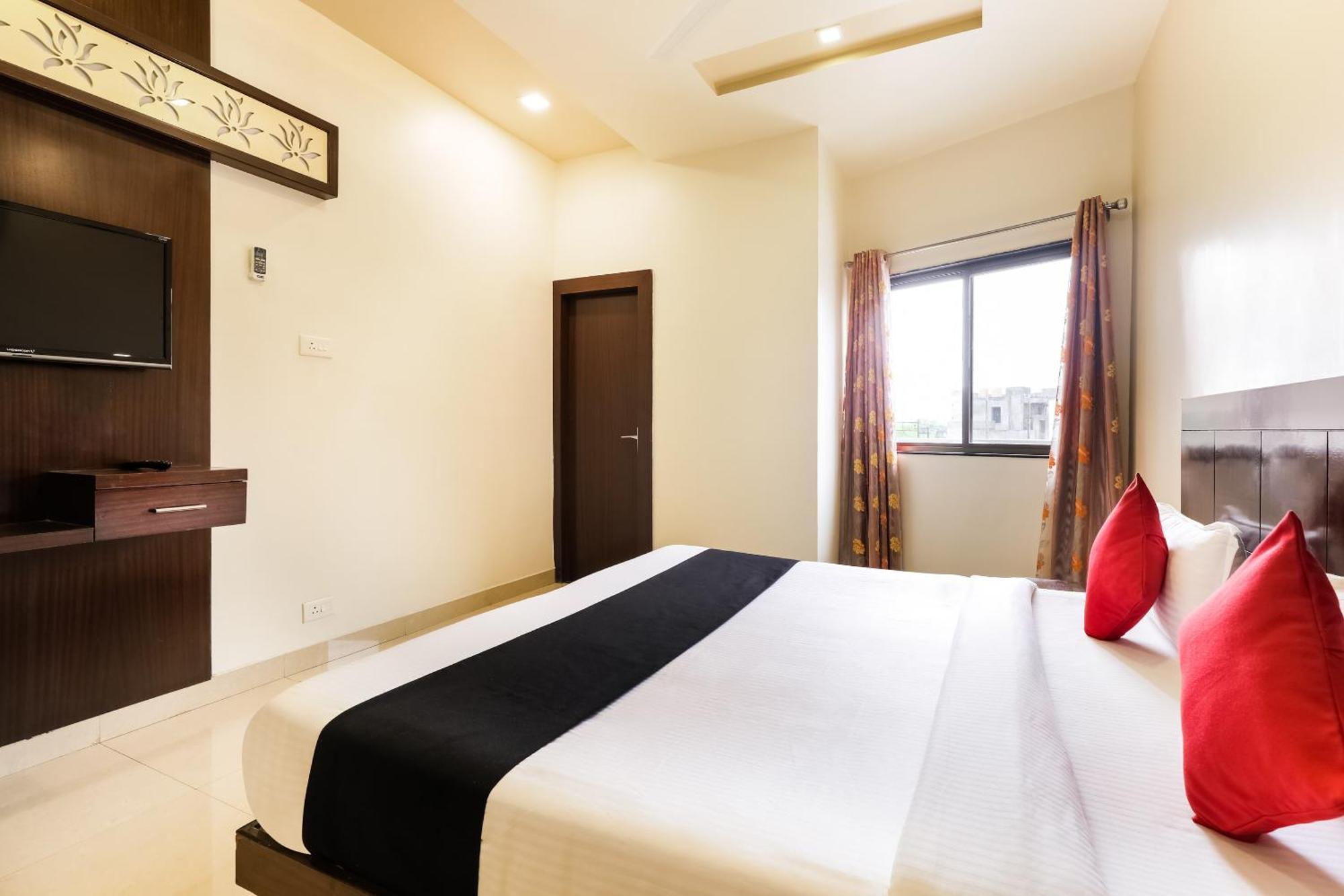 Super Townhouse Lalghati Near Airport 보팔 외부 사진