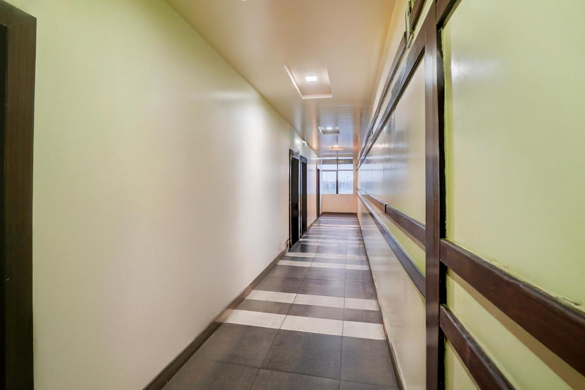 Super Townhouse Lalghati Near Airport 보팔 외부 사진